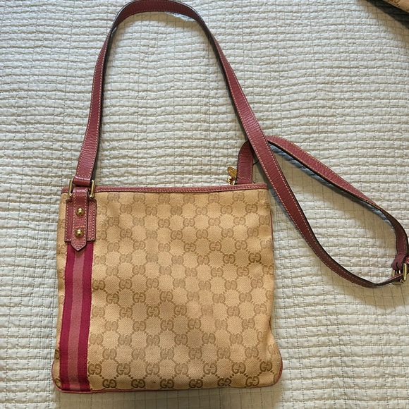 Gucci Handbags - Gucci crossbody